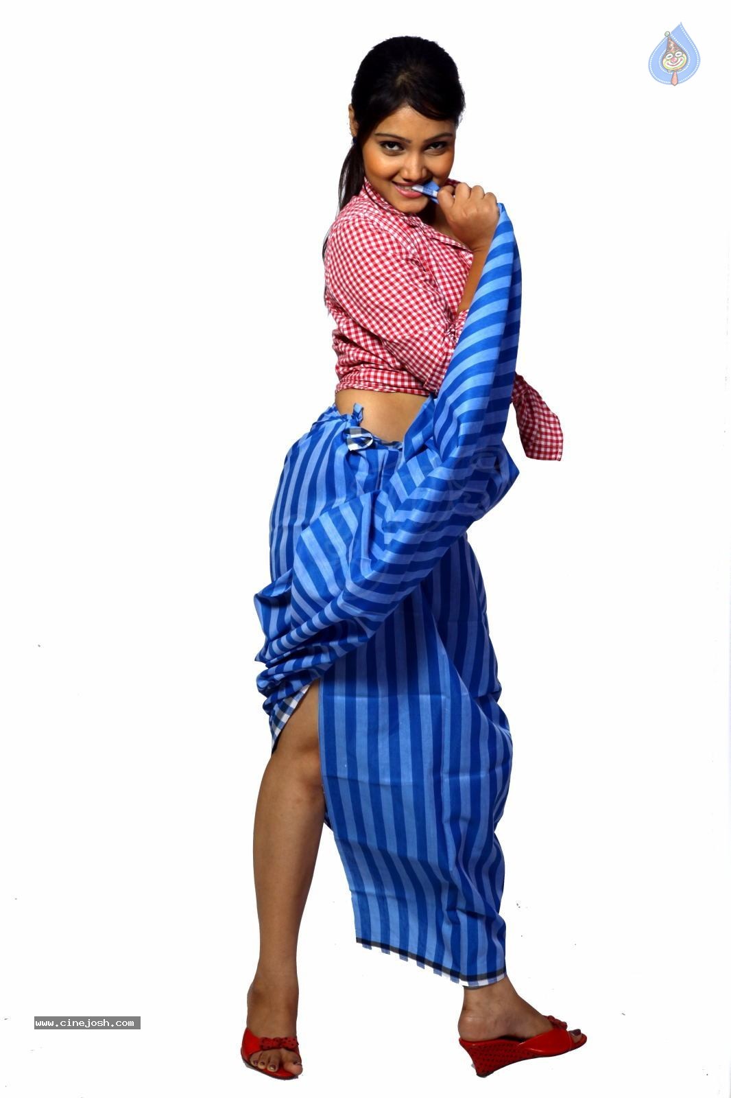 Priyanka Hot Photo Shoot - 32 / 50 photos