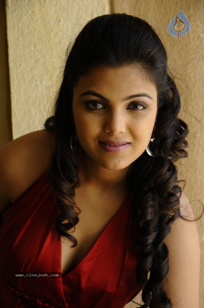 Priyanka Tiwari Hot Stills - 23 / 43 photos