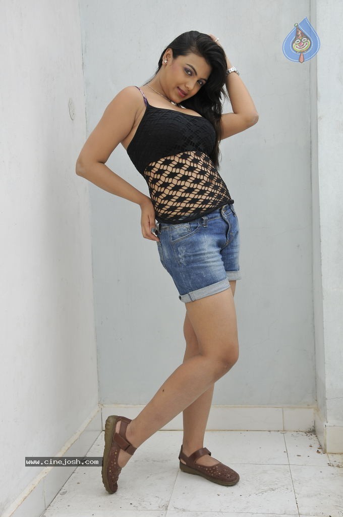 Priyanka Tiwari Spicy Stills - 3 / 68 photos