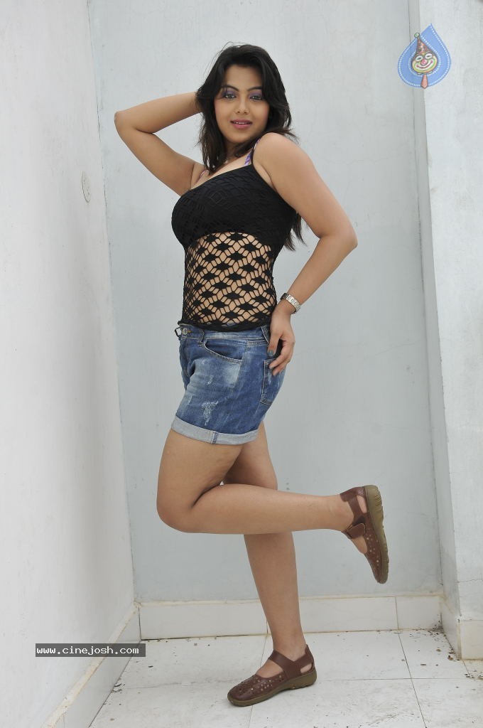 Priyanka Tiwari Spicy Stills - 44 / 68 photos