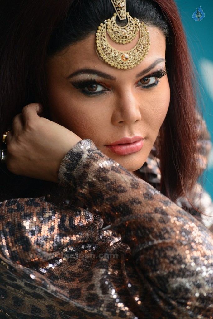 Rakhi Sawant New Pics - 24 / 58 photos