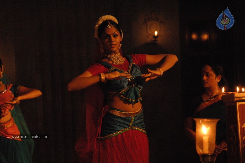 Ravi Varma Movie Hot Photos - 14 / 24 photos