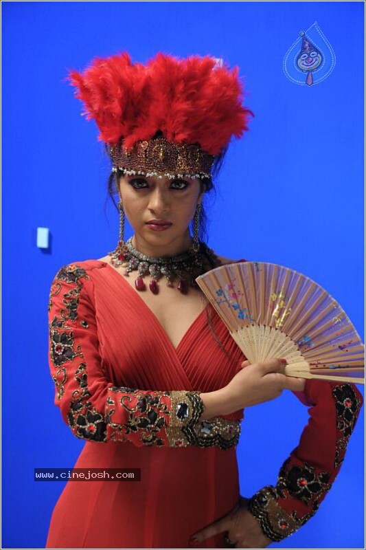 Reema Sen Spicy Stills In Yuganiki Okkadu Movie - 28 / 29 photos