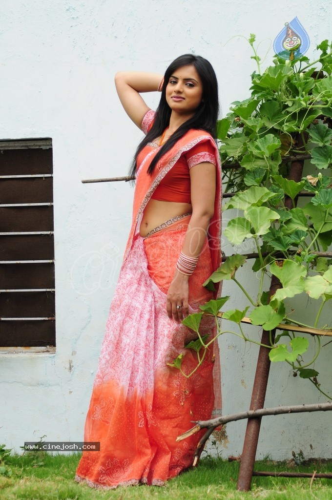 Reetu Spicy Gallery - 30 / 75 photos