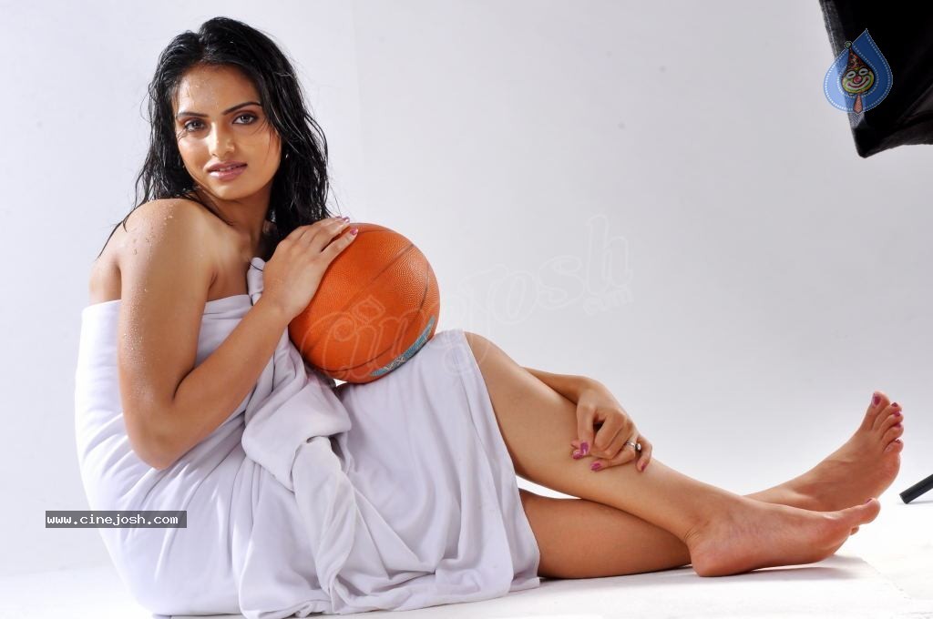 Reetu Spicy New Stills - 30 / 60 photos