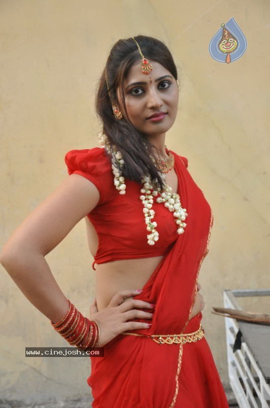 Reshmi Spicy Stills - 117 / 118 photos