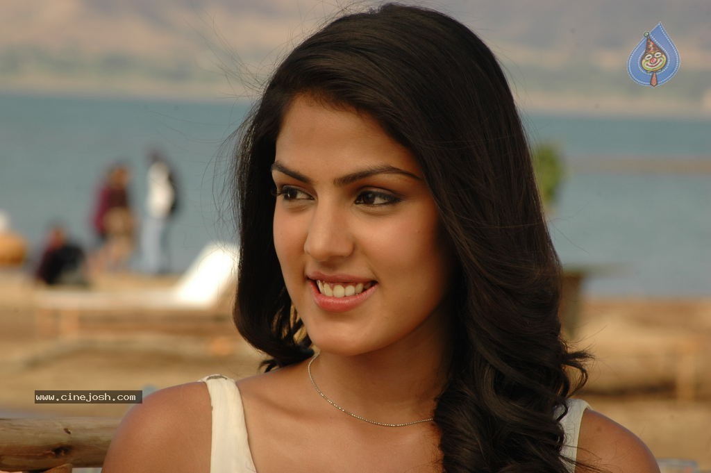 Ria Chakravarthi Spicy Stills - 6 / 70 photos