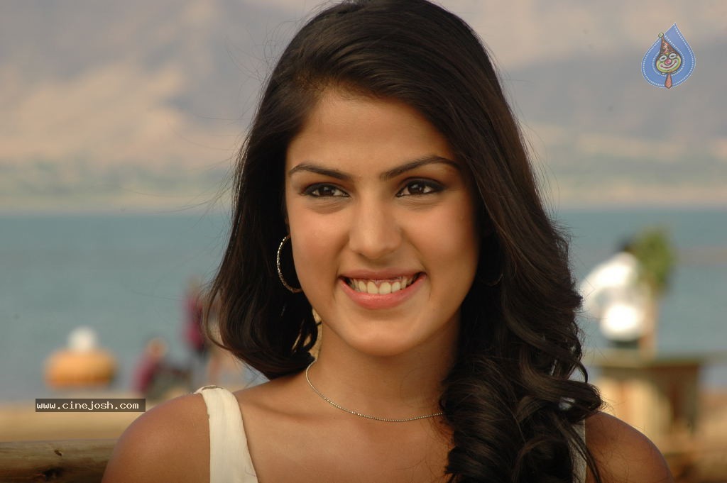 Ria Chakravarthi Spicy Stills - 56 / 70 photos