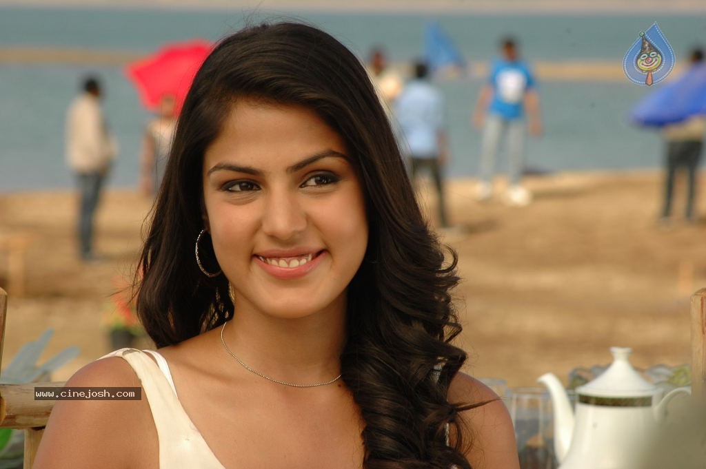 Ria Chakravarthi Spicy Stills - 62 / 70 photos