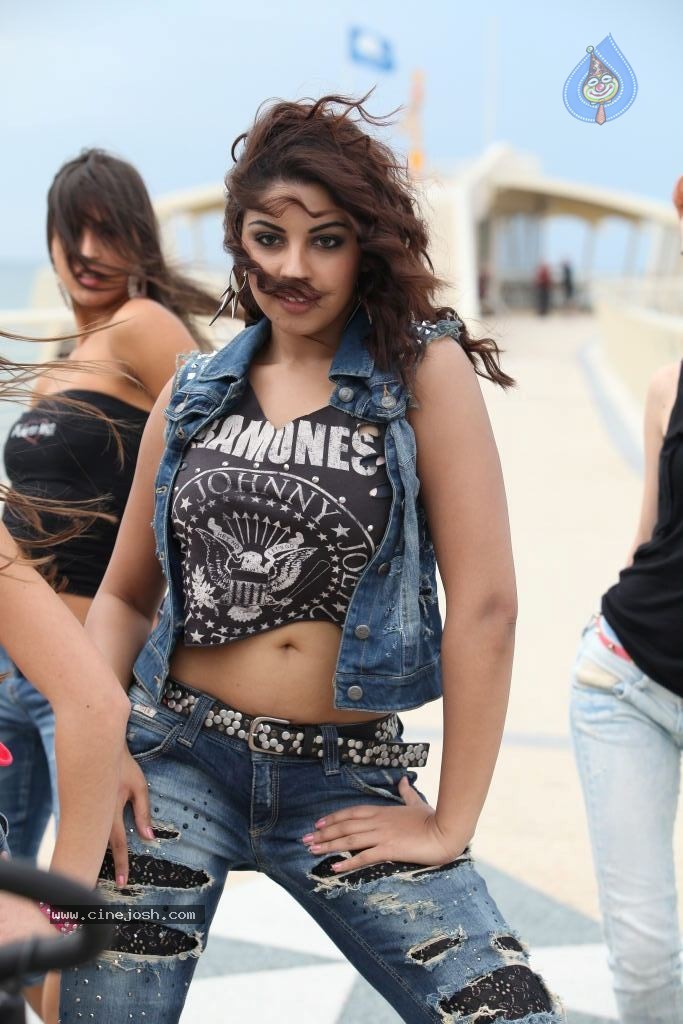 Richa Gangopadhyay Spicy Photos - 3 / 87 photos