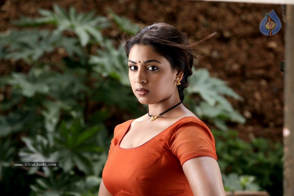 Richa Gangopadhyay Spicy Pics - 13 / 65 photos