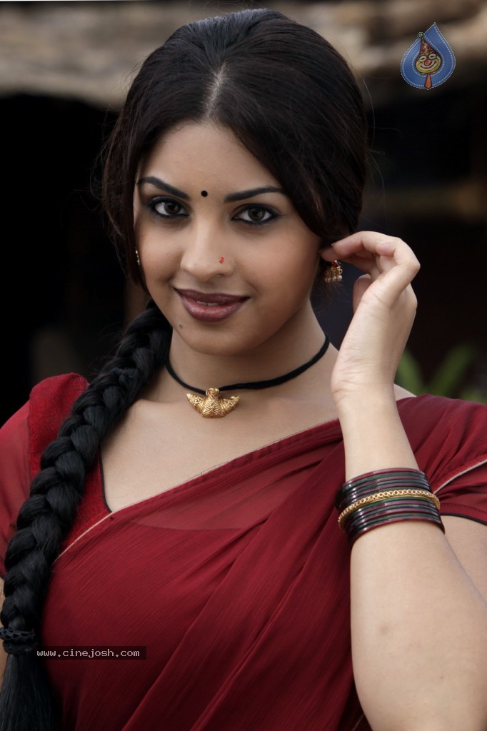 Richa Gangopadhyay Spicy Pics - 15 / 65 photos