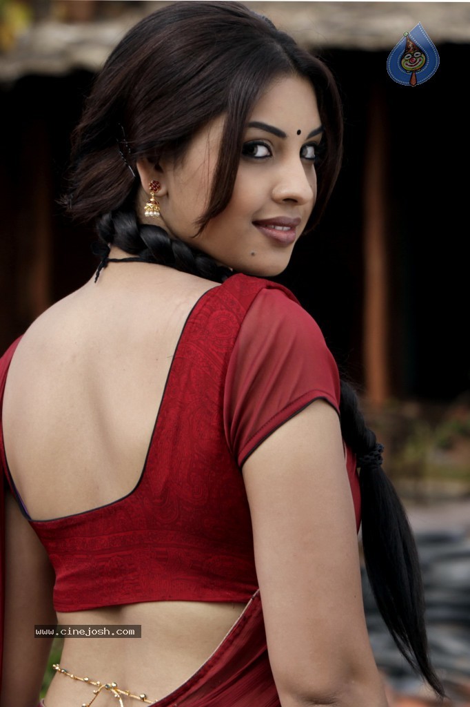 Richa Gangopadhyay Spicy Pics - 17 / 65 photos
