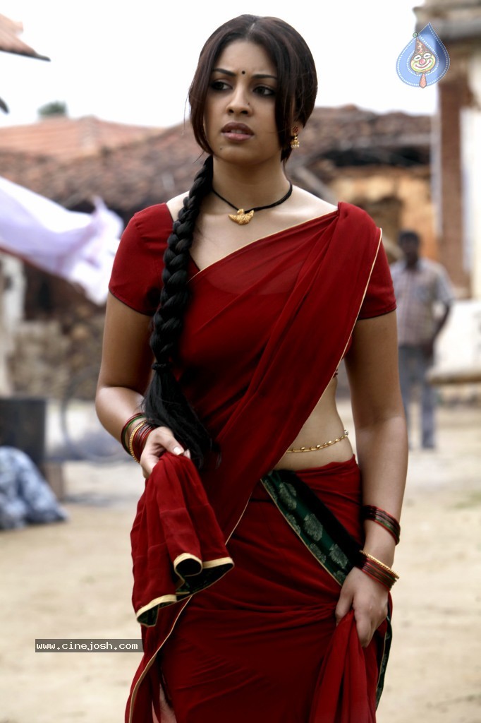 Richa Gangopadhyay Spicy Pics - 42 / 65 photos