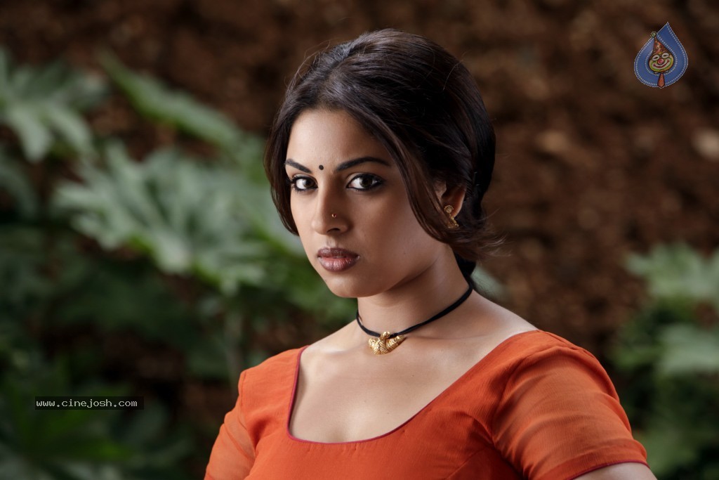 Richa Gangopadhyay Spicy Pics - 54 / 65 photos
