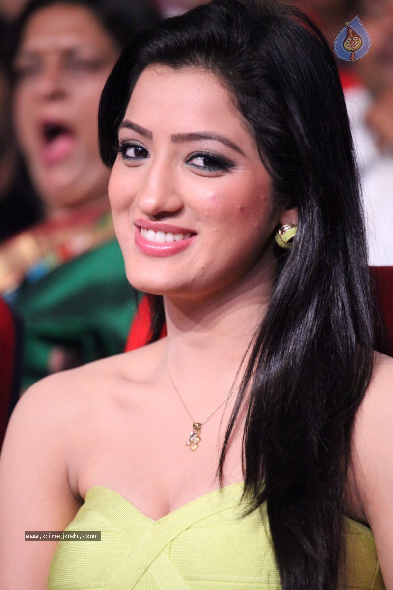 Richa Panai Hot Photos - 65 / 88 photos