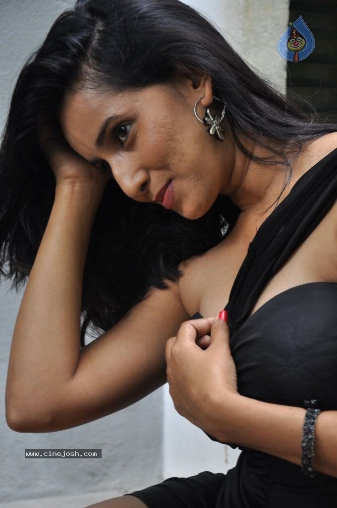 Vishika Singh Hot Stills - 36 / 58 photos