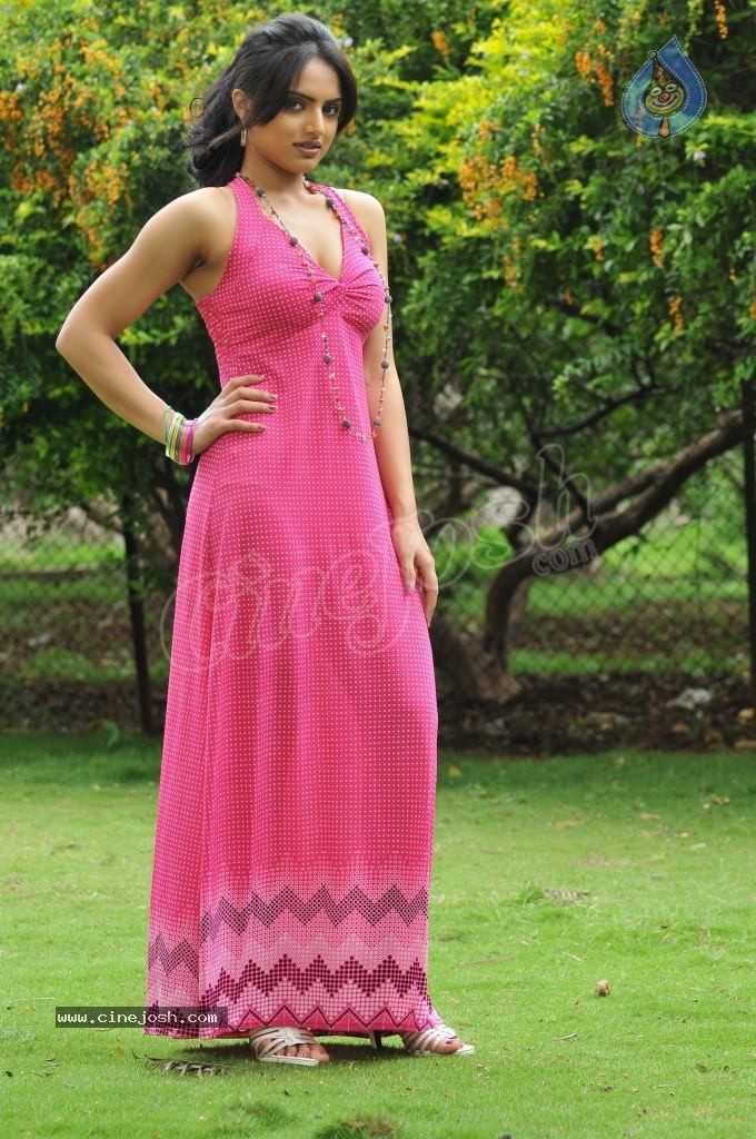 Ritu Kaur Hot Photos - 24 / 48 photos