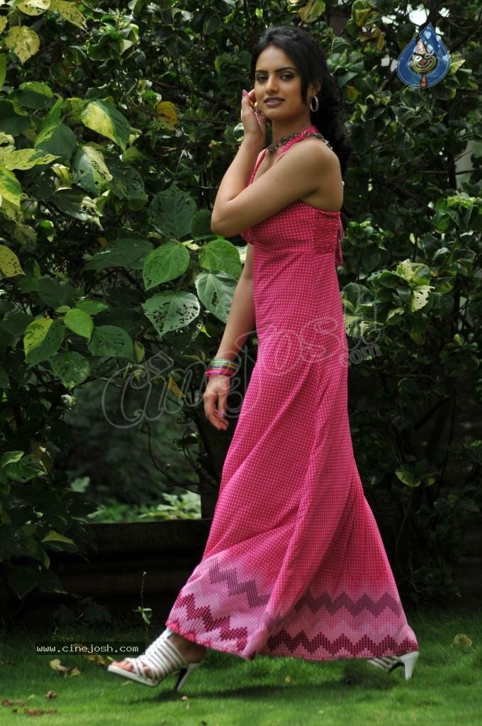 Ritu Kaur Hot Photos - 44 / 48 photos