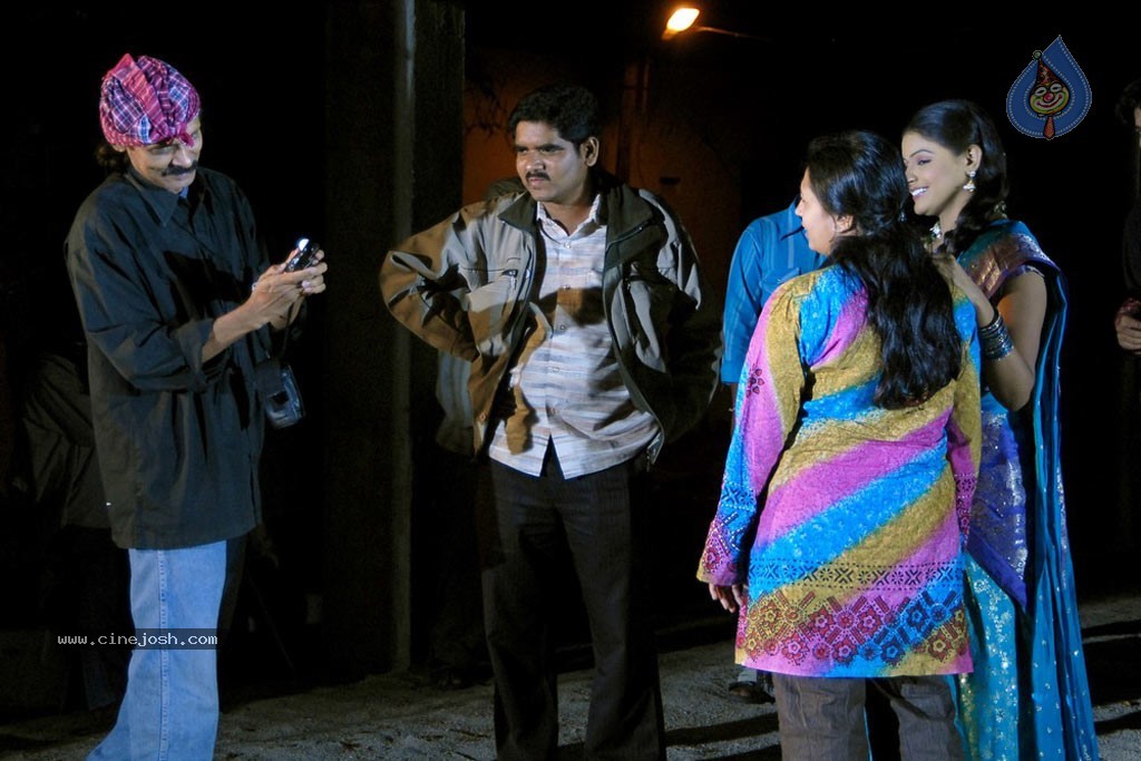 Sa Love Ba Tamil Movie Hot Stills - 15 / 28 photos