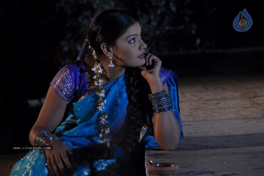 Sa Love Ba Tamil Movie Hot Stills - 27 / 28 photos