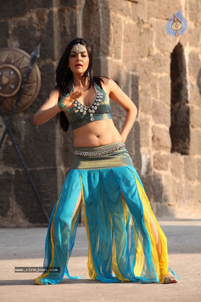 Sakshi Choudary New Hot Stills - 32 / 208 photos