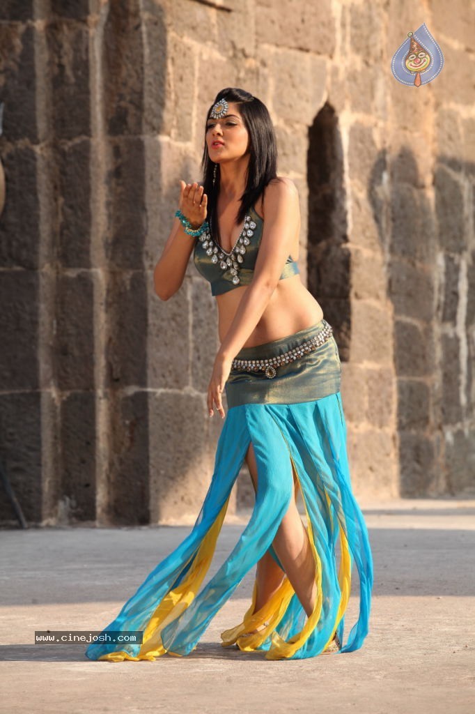 Sakshi Choudary New Hot Stills - 117 / 208 photos