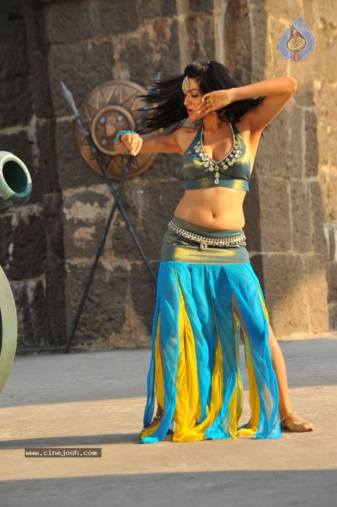 Sakshi Choudary New Hot Stills - 118 / 208 photos