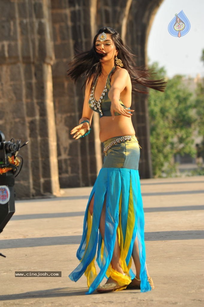 Sakshi Choudary New Hot Stills - 126 / 208 photos
