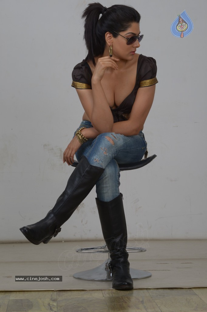 Sakshi Choudary Spicy Stills - 23 / 120 photos