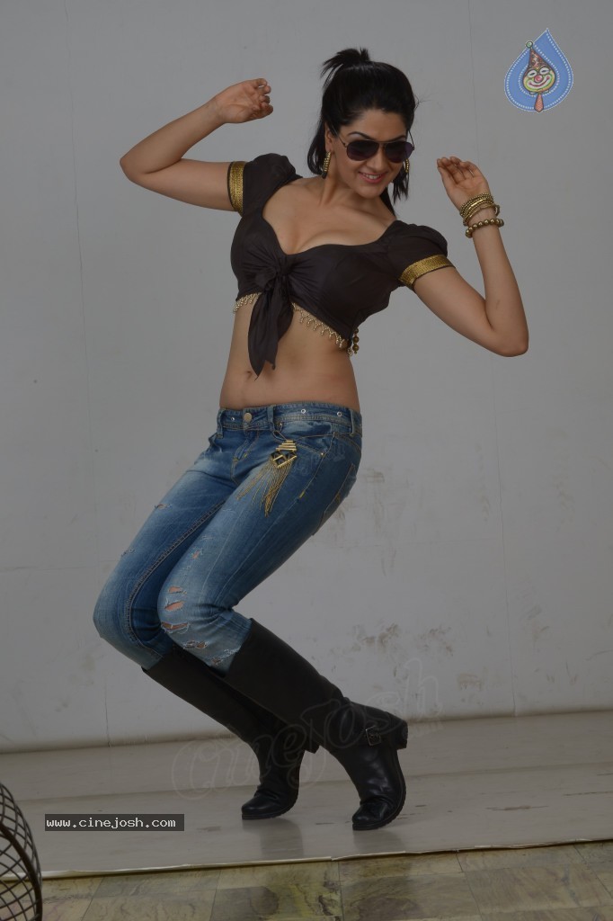 Sakshi Choudary Spicy Stills - 66 / 120 photos