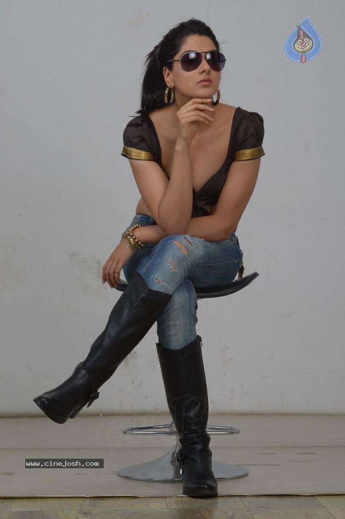 Sakshi Choudary Spicy Stills - 67 / 120 photos