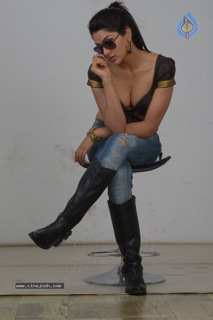 Sakshi Choudary Spicy Stills - 68 / 120 photos