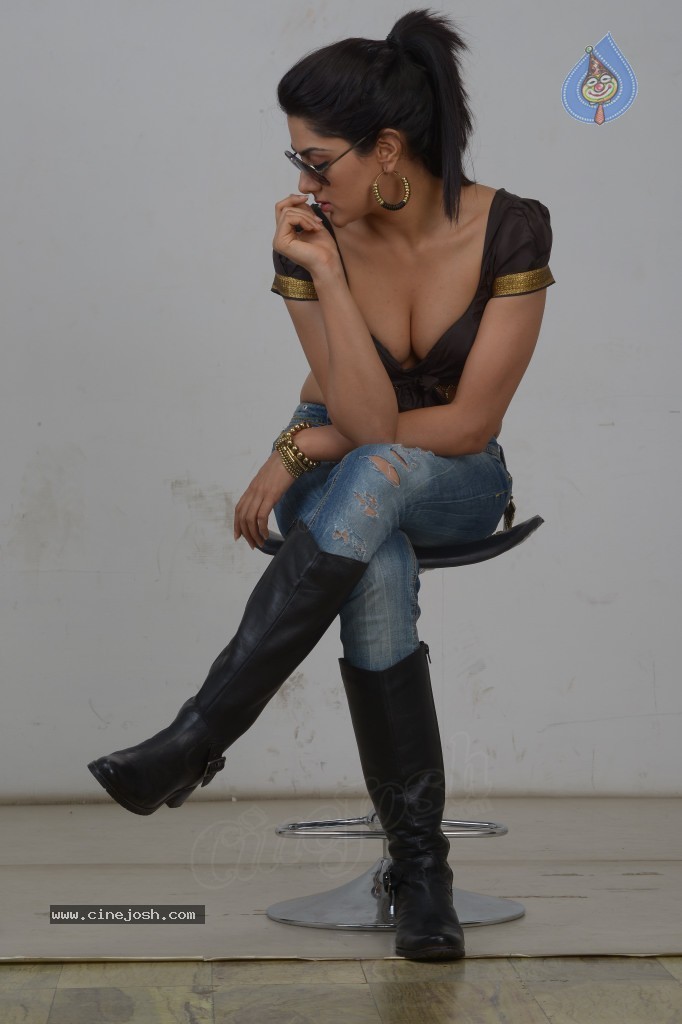 Sakshi Choudary Spicy Stills - 77 / 120 photos