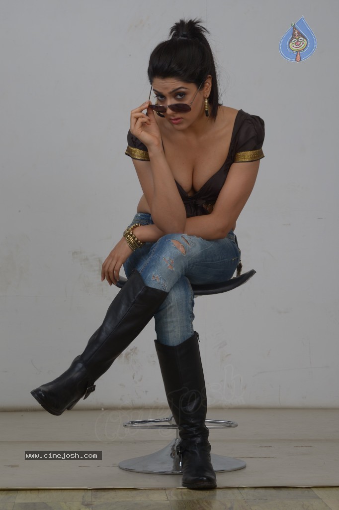 Sakshi Choudary Spicy Stills - 106 / 120 photos