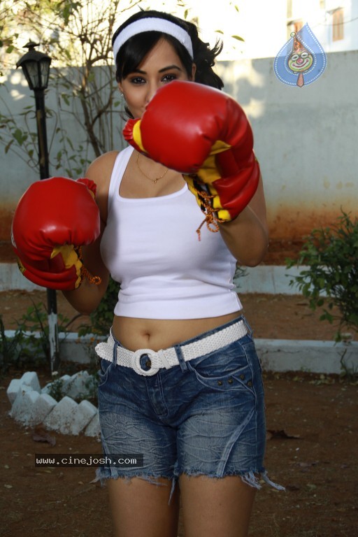 Sakshi Gulati Hot Photos - 18 / 97 photos