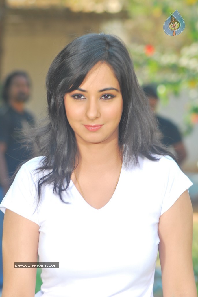 Sakshi Gulati Hot Photos - 35 / 97 photos