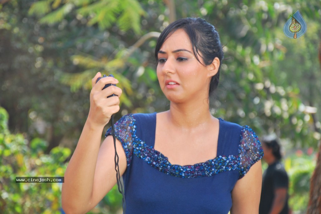Sakshi Gulati Hot Photos - 53 / 97 photos