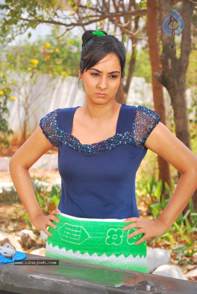 Sakshi Gulati Hot Photos - 88 / 97 photos
