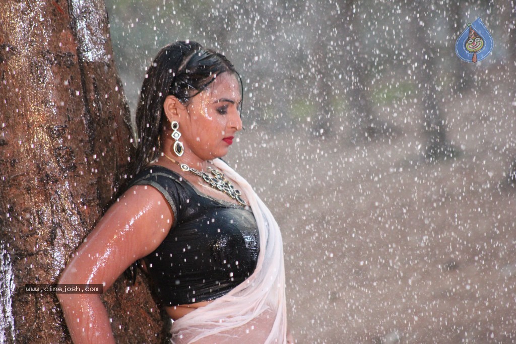 Samvritha Sunil Hot Stills - 19 / 45 photos