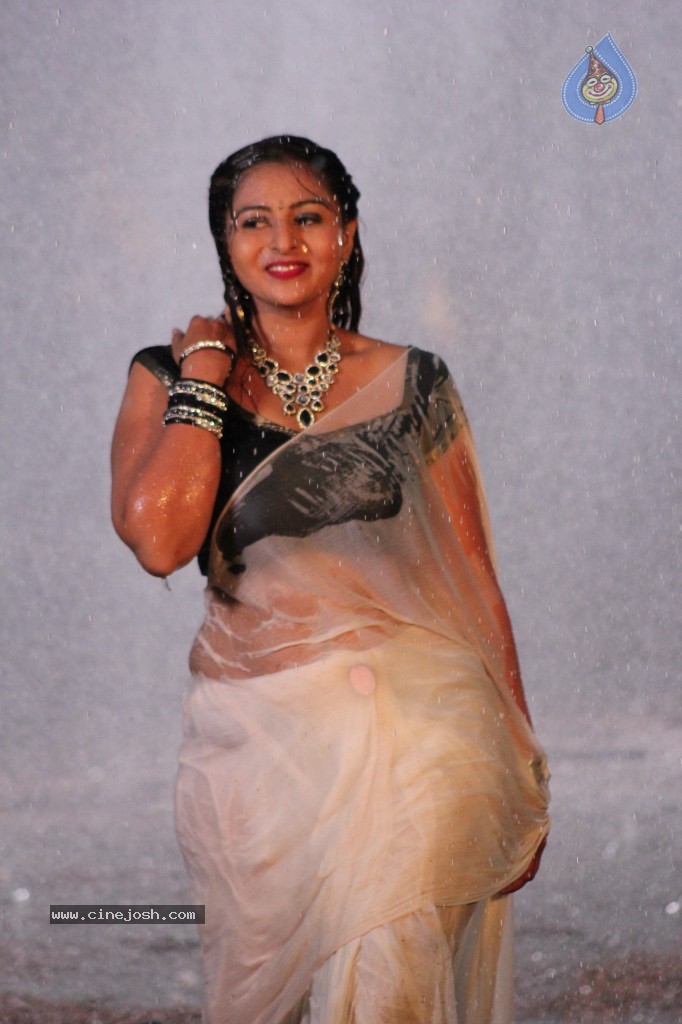 Samvritha Sunil Hot Stills - 20 / 45 photos
