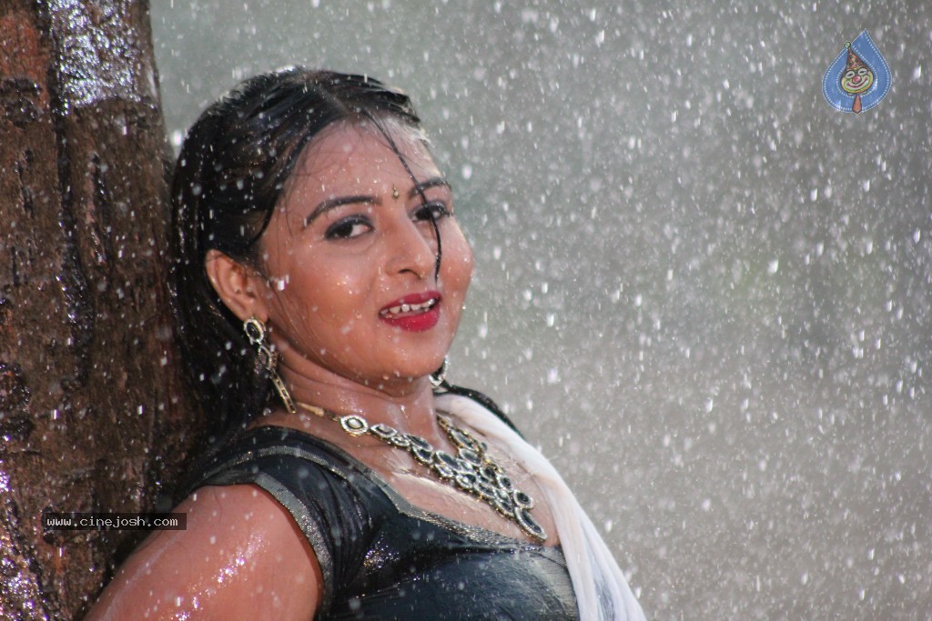 Samvritha Sunil Hot Stills - 23 / 45 photos
