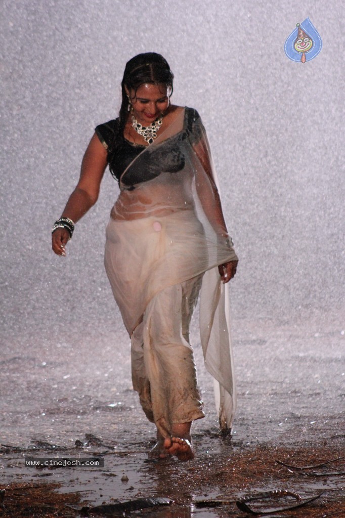 Samvritha Sunil Hot Stills - 29 / 45 photos