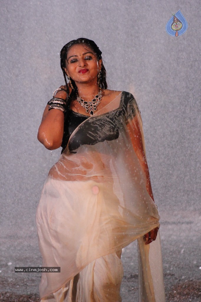 Samvritha Sunil Hot Stills - 30 / 45 photos