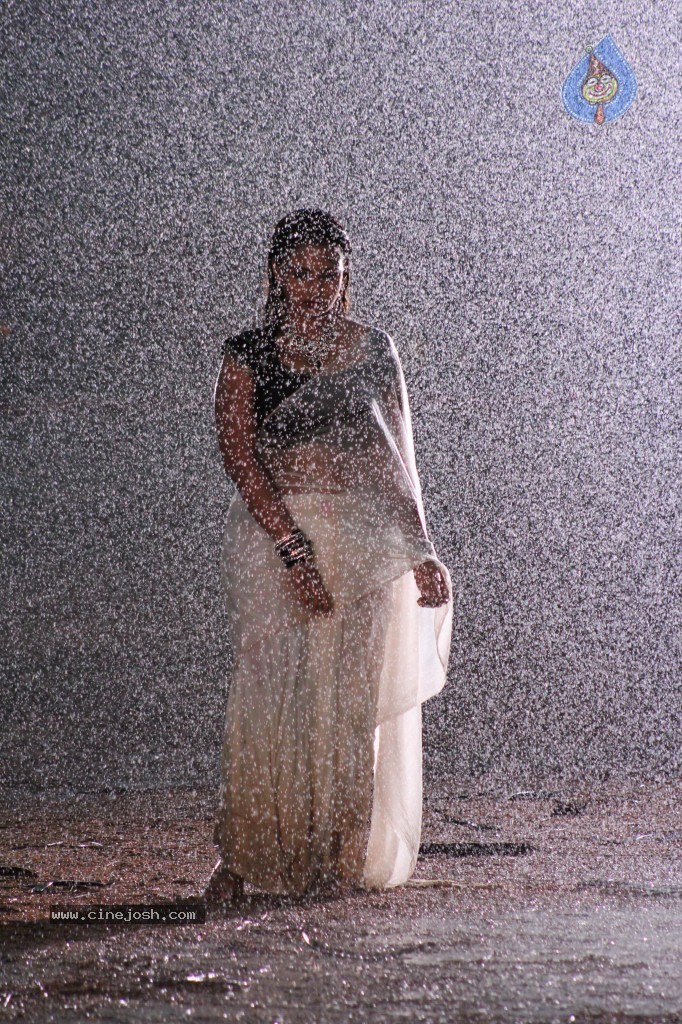 Samvritha Sunil Hot Stills - 33 / 45 photos
