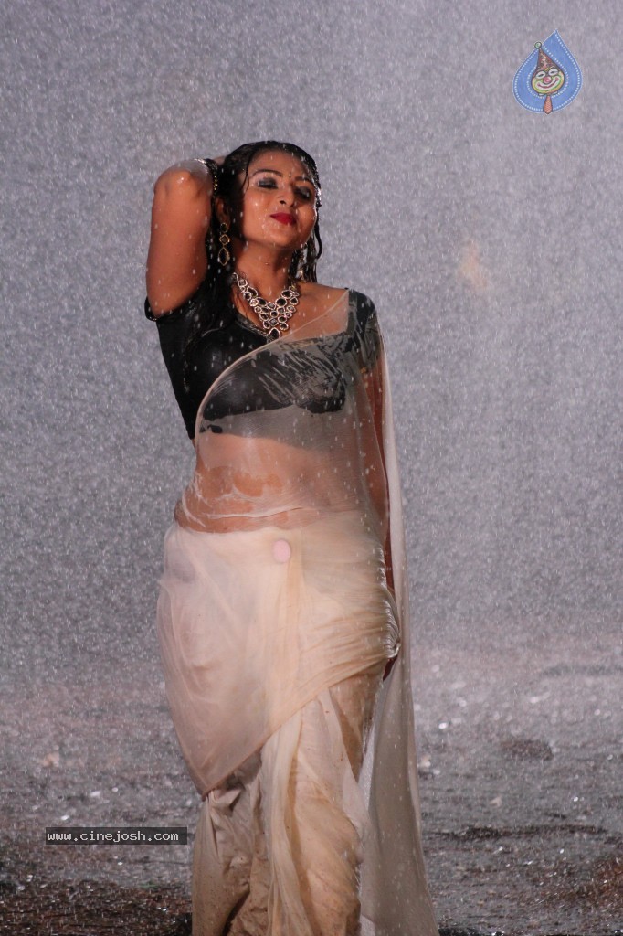 Samvritha Sunil Hot Stills - 34 / 45 photos