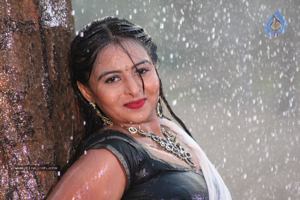 Samvritha Sunil Hot Stills - 37 / 45 photos