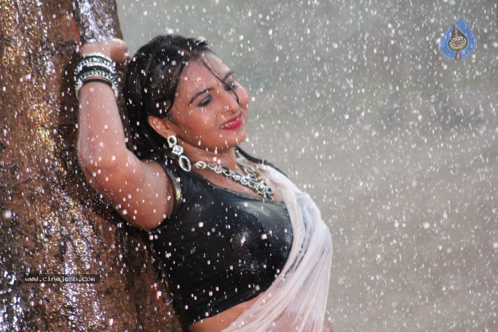 Samvritha Sunil Hot Stills - 41 / 45 photos