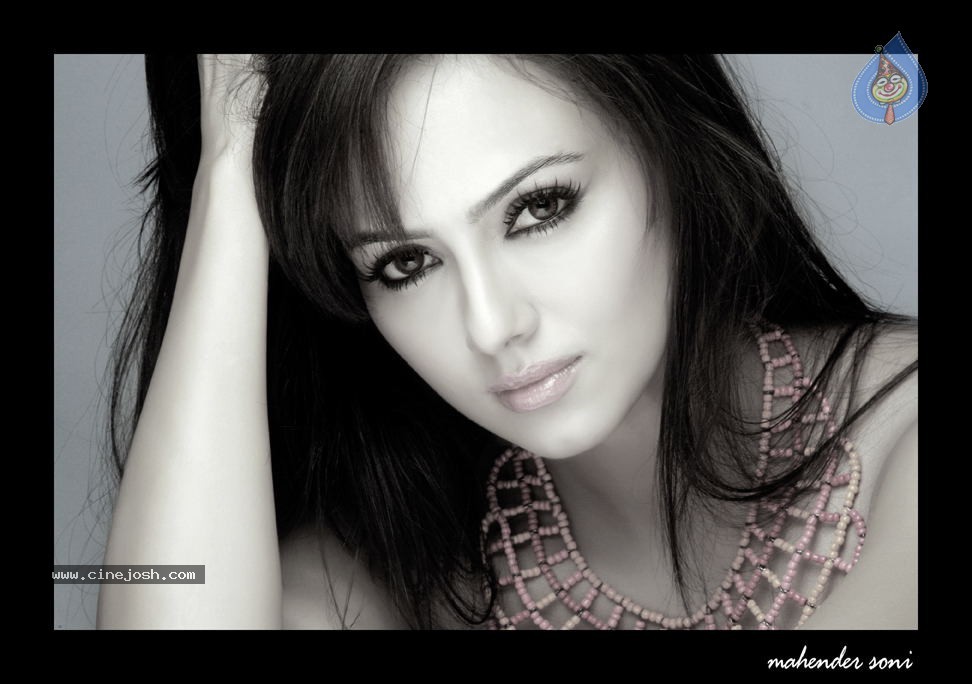 Sana Khan Hot Photos - 1 / 41 photos
