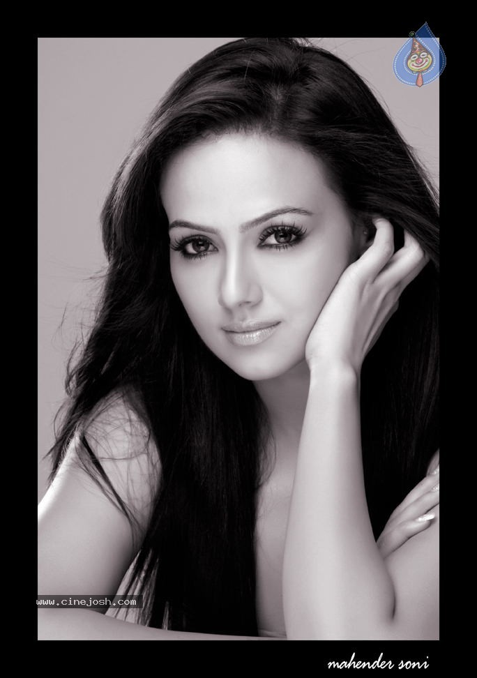 Sana Khan Hot Photos - 3 / 41 photos